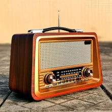 Replica de radio antigua